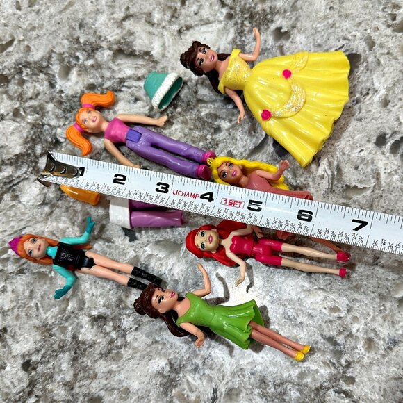 Polly Pocket Mixed Lot 9 Pieces Variety Dolls Figures 6 Dolls 3 Clothes - Picture 7 of 7